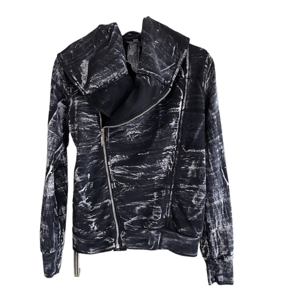Young, Fabulous, and Broke jacket - Picture 4 of 4